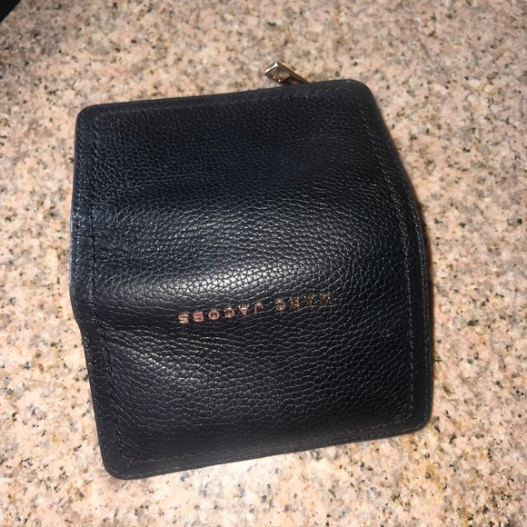 Marc Jacobs Black Pebbled Leather Slim Card Holder with Gold Logo - Picture 6 of 16